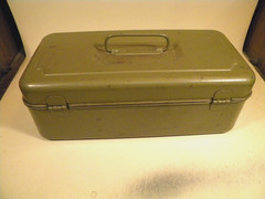Unique Vintage Metal 2 tray tackle box 13 1/2″ x 7″ x 4 1/2″