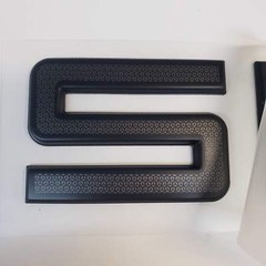 New Authentic SKEETER LG Black/Black Grid Emblem 91171629- 25″ X 2 1/4″