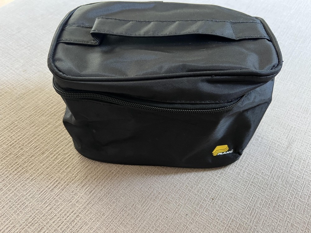Plano Black Soft Zip Carrying Case Bag Polyurethane Foam Mirror Storage Travel