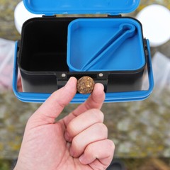 2 Pcs Bait Pucks for Fishing Accessories Red Worm Box Tackle Container