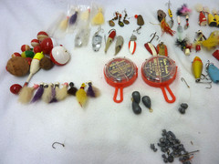 VINTAGE PLANO 5000 2 TRAY TACKLE BOX FULL OF LURES AND TACKLE SUPPLIES