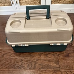 Vintage Plano 6 Tray Plastic Fishing Tackle Box 8600 Green Tan Clamshell