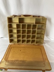 Plano Magnum 1152 Vintage Fishing Tackle Box 52 Pockets w Movable Dividers Amber