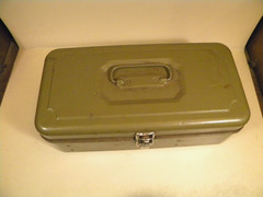 Unique Vintage Metal 2 tray tackle box 13 1/2″ x 7″ x 4 1/2″