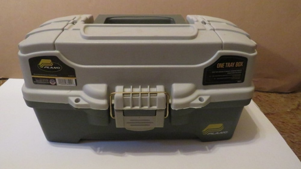Plano 6201 One-Tray Tackle Box WITH GEAR,