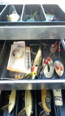 UMCO 175A ALUMINUM BOX W/LURES