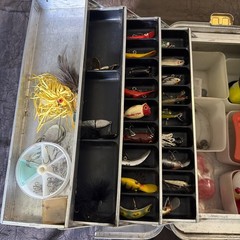 Vintage UMCO 850A Opossum Belly Tackle Box Rare Aluminum Model Assorted Tackle