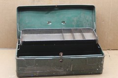 VINTAGE GREEN METAL FISHING TACKAL BOX TOOL BOX LURES STORAGE CHEST