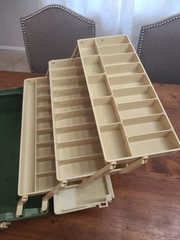Vintage PLANO 8606 Fishing Tackle Box Clamshell Design Green Tan Latch VGC