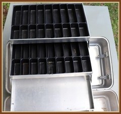 1950’s UMCO 203A – ALUMINUM 3-TRAY TACKLE BOX – NOT VERY CLEAN – WOOD HANDLE