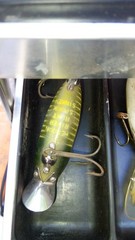 UMCO 175A ALUMINUM BOX W/LURES