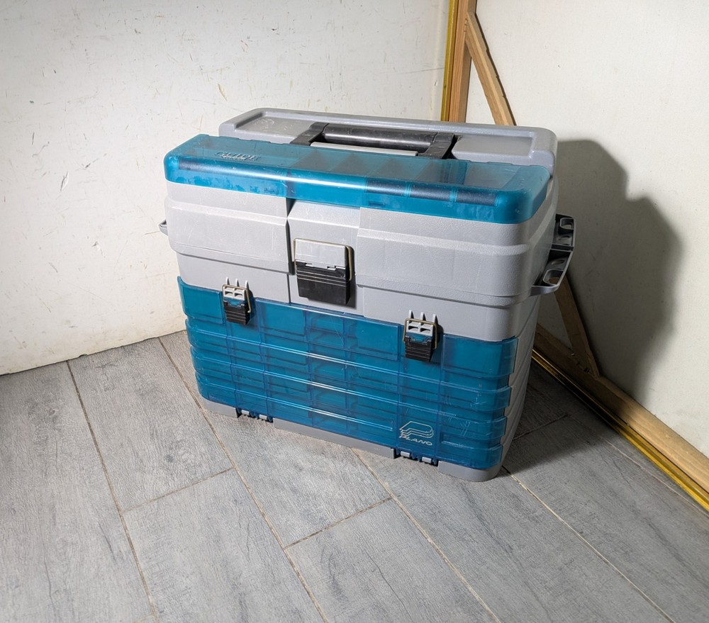 PLANO 759 Guide Series Large Tackle Box 4 Drawer Dividers Blue Case Fishing