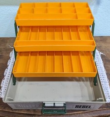 Vintage Rebel Model 530 Tackle Box 3 Fold Out Tray Snap Close 12-1/2 x 6 x 7