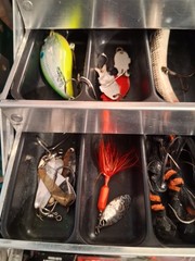 UMCO 1000U Fishing Tackle Box Cantilever Tray Packed With Good Lures Vintage