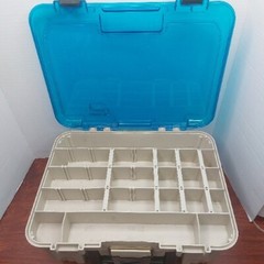 PLANO #1349 Two-Tier Magnum Tackle Box 13.25×10″ 3449 Slots