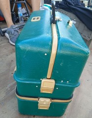 UMCO 2000 U Green Metal/Plastic Tackle Box Hard Case w/ Lures