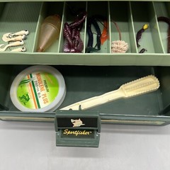 Vtg Sportfisher 450 Tackle Box With Cabela’s Spinner Lures And Soft Bates