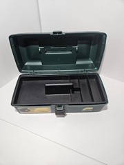TACKLE BOX PLANO SYSTEMS #1001 GREEN BLACK PLASTIC REMOVABLE TRAY LATCH USA*