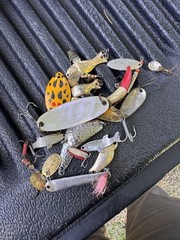 Vintage Umco 173A Tackle Box In Good Shape For Age! Loook!! Small lot of lures!