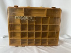 Plano Magnum 1152 Vintage Fishing Tackle Box 52 Pockets w Movable Dividers Amber