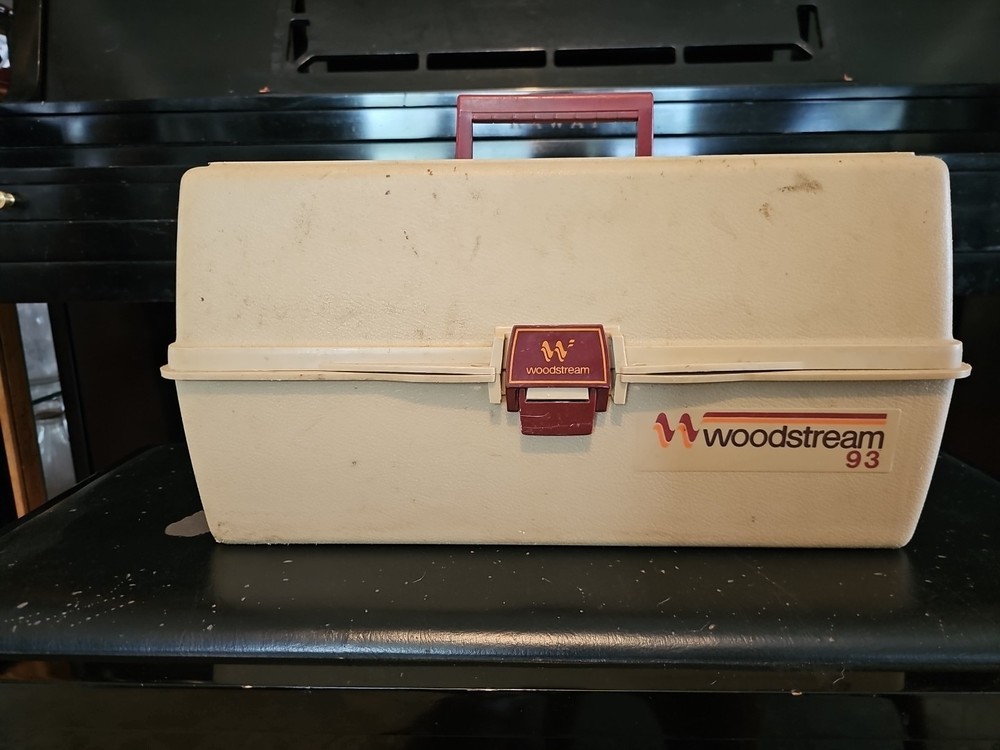 Woodstream 93 Tackle Box- 25 Sections W/removable Dividers