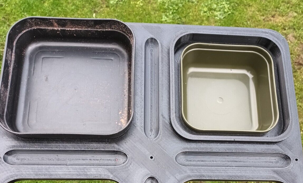 Bait maggot box reducer