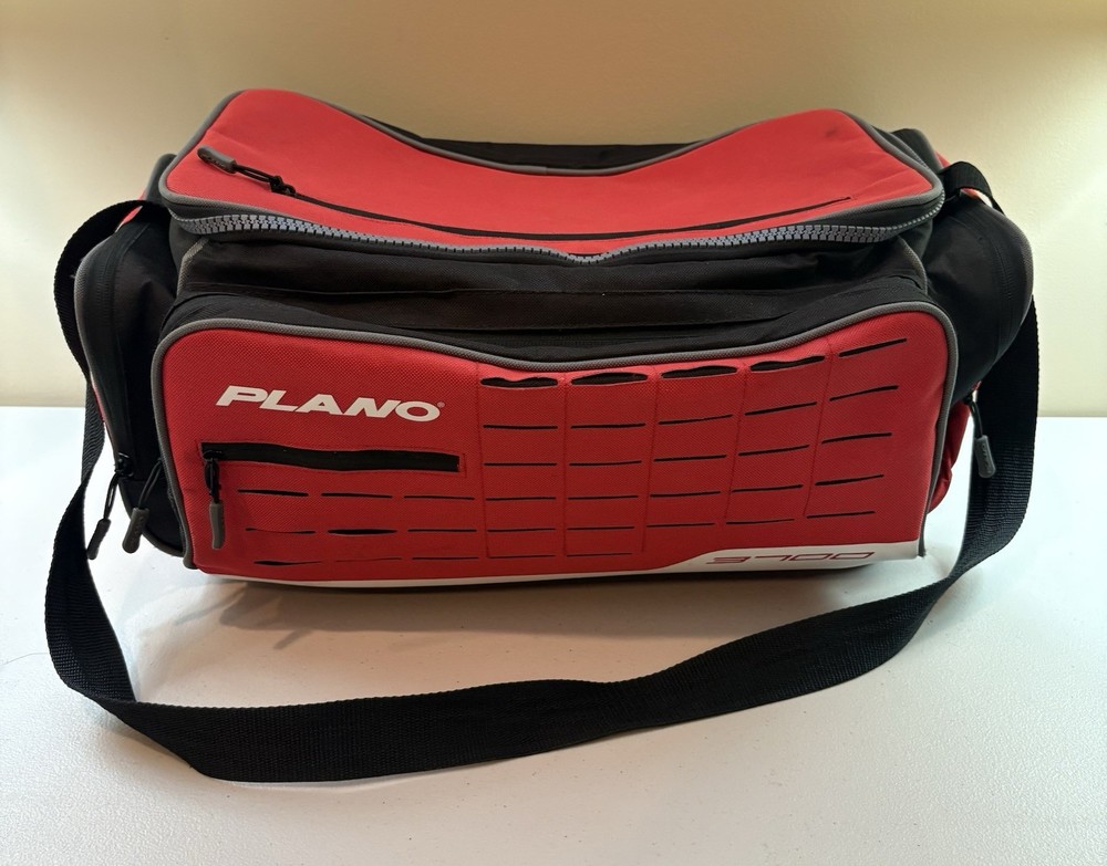 Plano PLABW460 3600 Weekend Series DLX Softsider Polyester Tackle Case Red Black