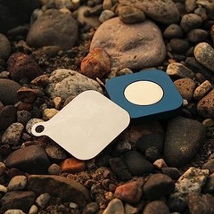 Mag Grab Mini – Compact Magnetic Fly Holder/Fly Patch & Orange Brown Town