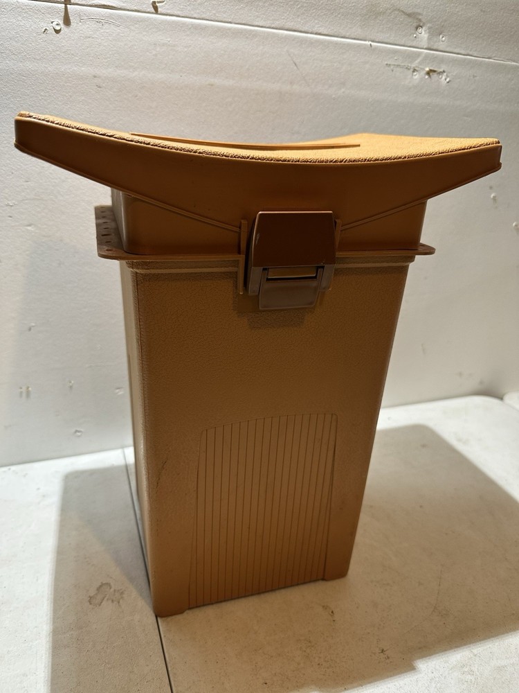 Vintage Fenwick Woodstream Sport Seat 9050 Fishing Tackle Box Bait Cooler Trays