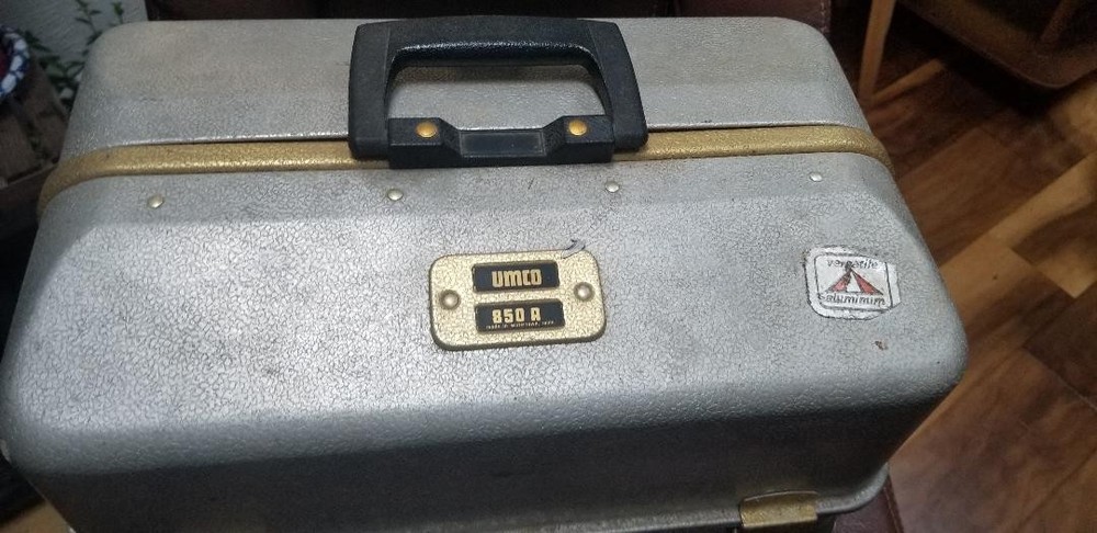 Umco 850A opossum belly Tackle Box – Rare large Aluminum Model