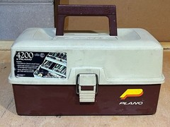 Vtg Plano 4200 Fishing Tackle Box 2 Tray Fold Out Brown Tan USA Made W/ Dividers