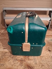 UMCO 1000U Fishing Tackle Box Cantilever Tray Packed With Good Lures Vintage