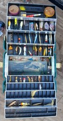 UMCO 2000 U Green Metal/Plastic Tackle Box Hard Case w/ Lures