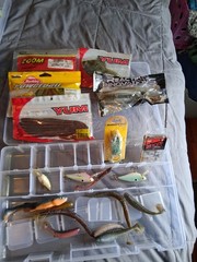 Plastic Bass Pro Shops Fishing Tackle Box with Tackle 3