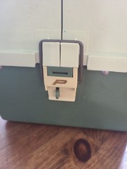 Vintage PLANO 8606 Fishing Tackle Box Clamshell Design Green Tan Latch VGC