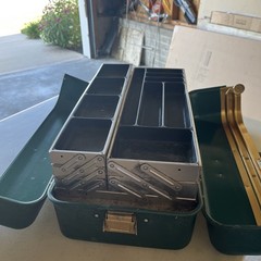 RARE VINTAGE UMCO MODEL 1000R GREEN 7-TRAY FISHING TACKLE BOX FOLDING 18″ X 10″