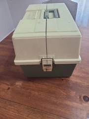 Vintage PLANO 8606 Fishing Tackle Box Clamshell Design Green Tan Latch VGC