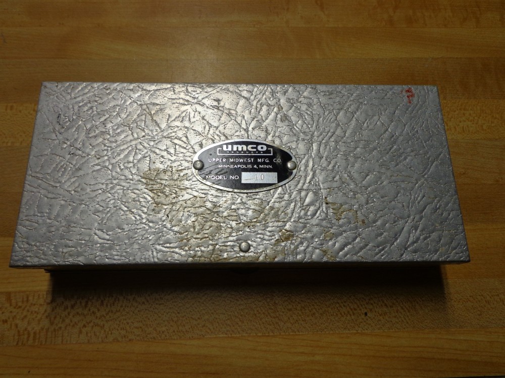 UMCO Model 10 Tackle Box VGC See Pictures for best description Fly Lures Added