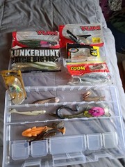 Plastic Bass Pro Shops Fishing Tackle Box with Tackle 4