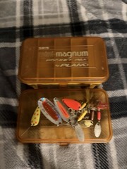 Vintage Plano Mini Magnum Pocket Pak 3213 Loaded w/ Mepps Rooster Tail Blue Fox