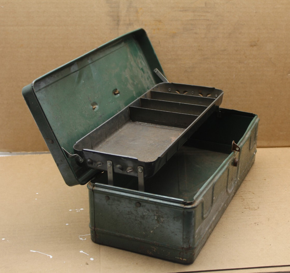VINTAGE GREEN METAL FISHING TACKAL BOX TOOL BOX LURES STORAGE CHEST