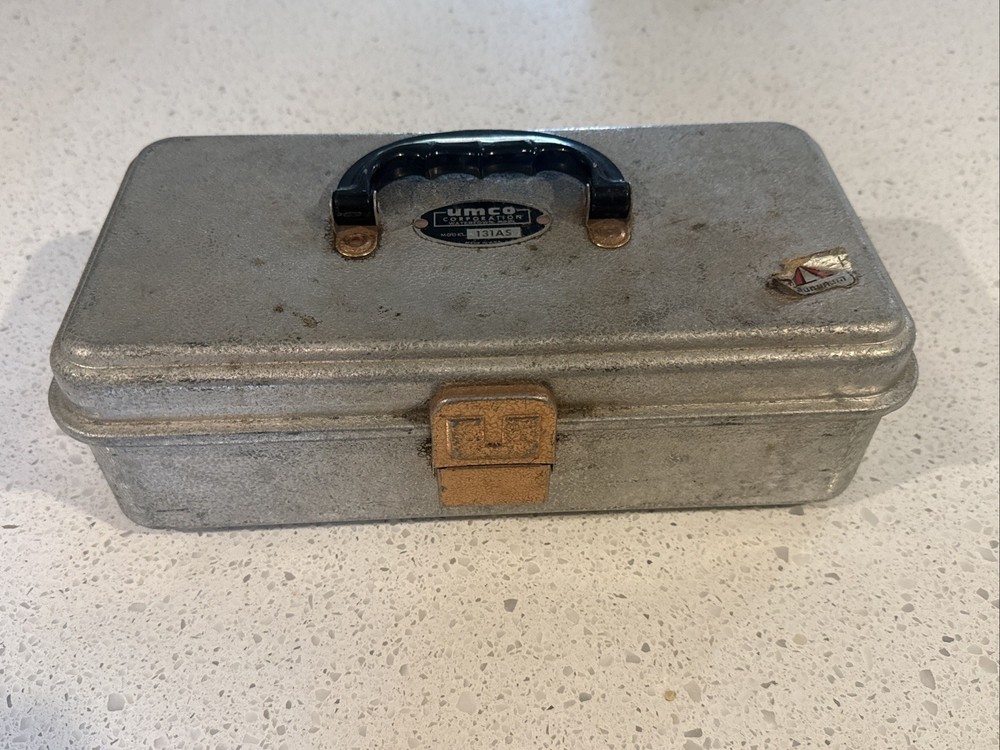Umco Corporation Tackle Box Silver Vintage Model 131AS Aluminum Case