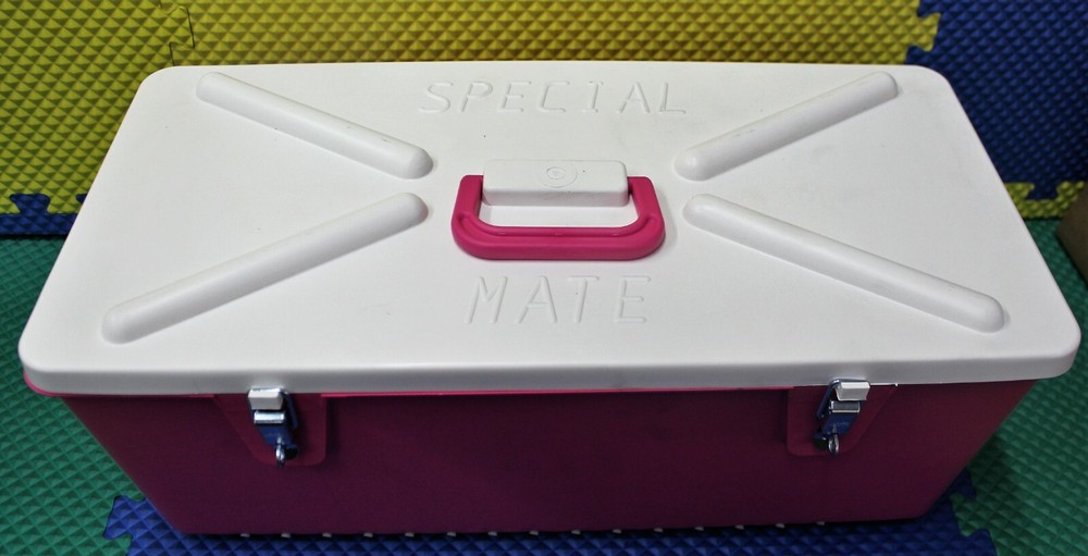 Special Mate 8″ Hanging Plug Box Holds 120 Plugs #8128 Pink