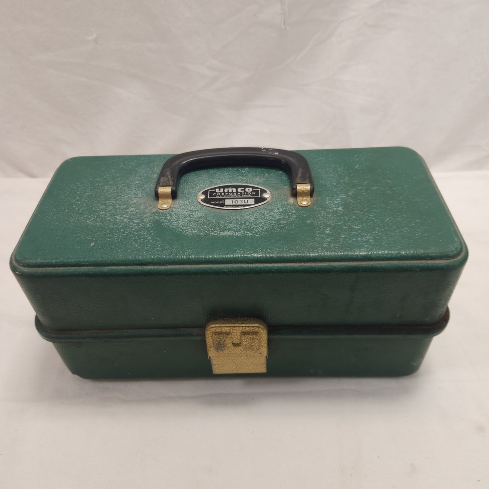 UMCO 103U GREEN PLASTIC VINTAGE TACKLE BOX RETRO Made In USA