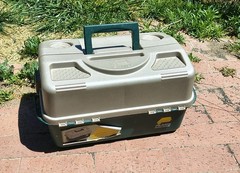 Plano Fishing Tackle Box Model 8600 6 Trays Green & Tan Great Condition