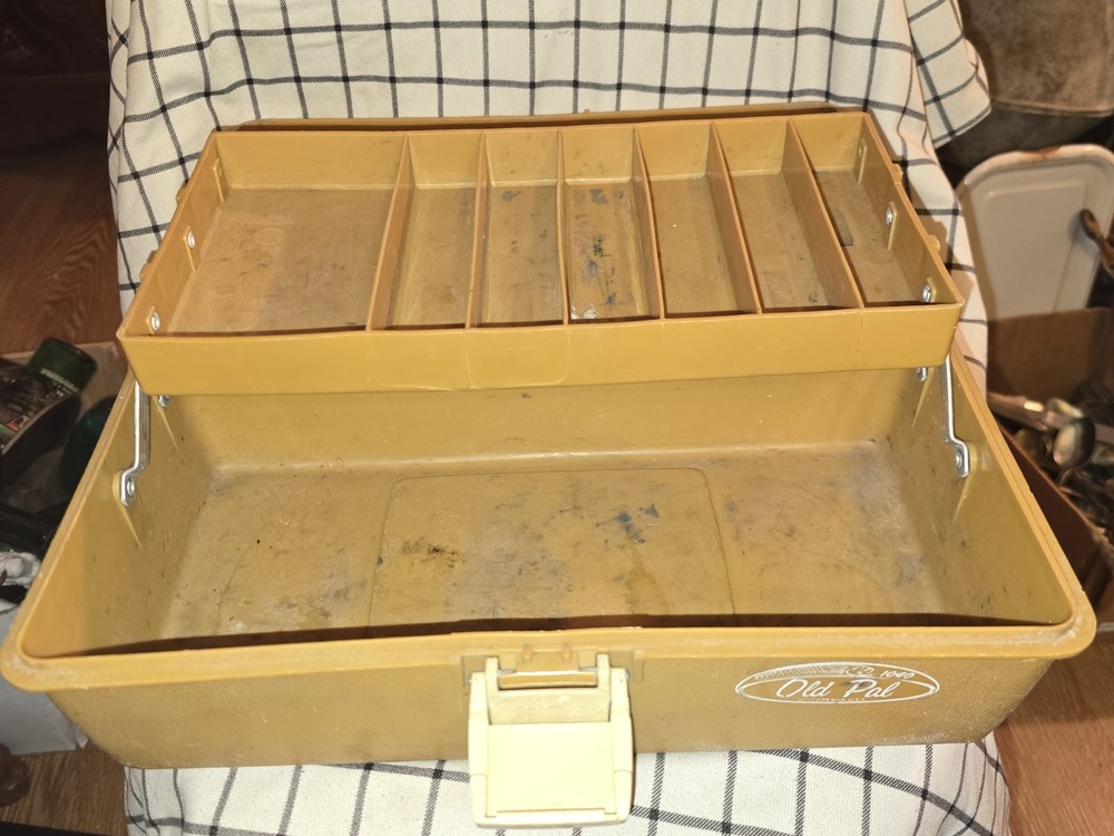 Old Pal Vintage Model 1040 Single Tier Tan/Brown Tackle Box