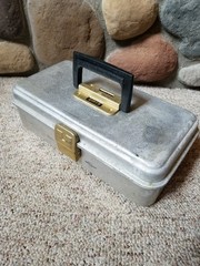 Vintage 1950s UMCO 131AS Aluminum Metal Fishing Tackle Box 2 Tier Tray No Rust