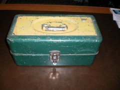 Vintage Union Steel Chest Corporation 2 Tiered Fishing Tackle Box Green/Yellow