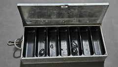Vtg UMCO Model 10 Double Sided Aluminum Tackle Box Fishing With 14 Slot Inserts