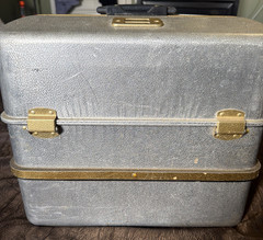 Vintage UMCO 850A Opossum Belly Tackle Box Rare Aluminum Model Assorted Tackle